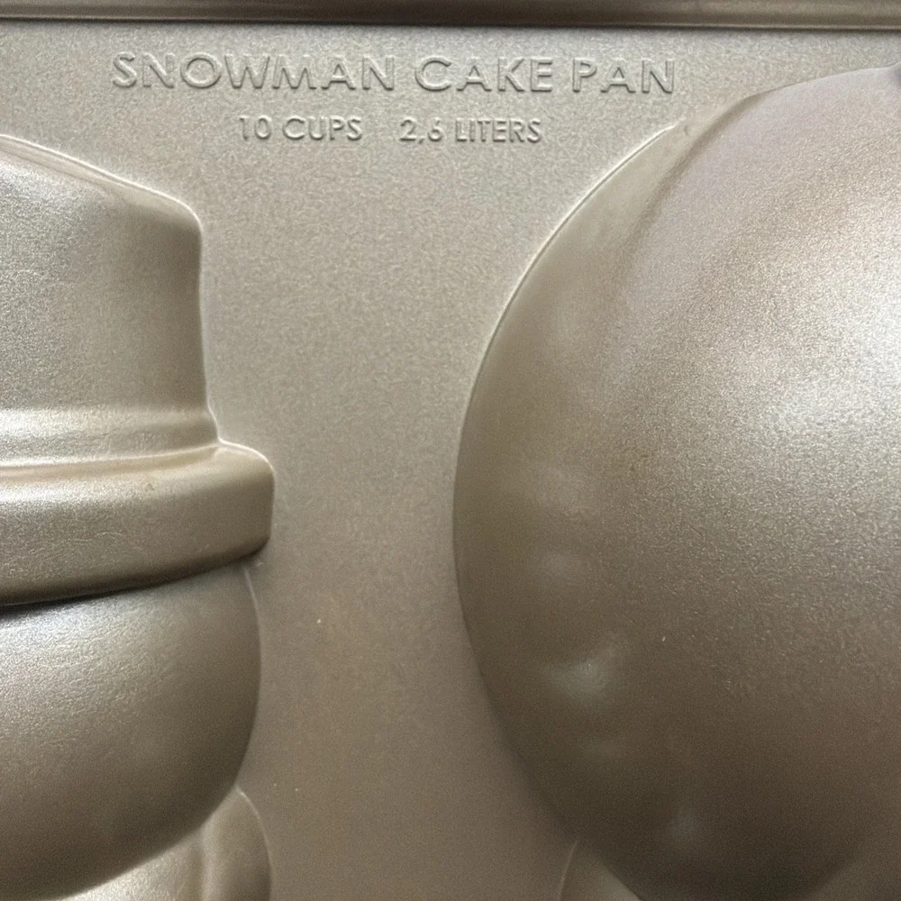 Nordic Ware‎ 3D Snowman - Holiday Baking Cake Pan -10 Cup Tall